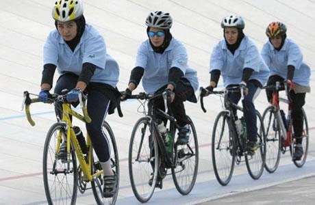 Iran : de nouveaux avertissements contre les femmes à vélo