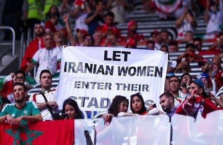 L’élimination des images des femmes à la coupe du monde de football fait des vagues en Iran