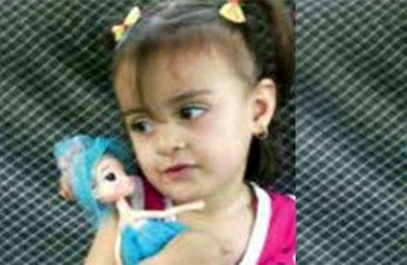 une fillette de trois ans