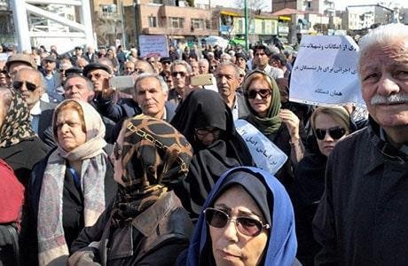 Etudiantes, épargnantes et autres continuent de protester