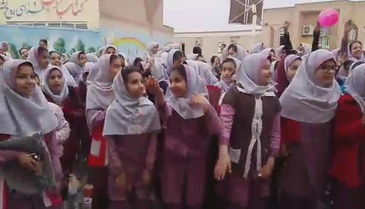 Le bonheur interdit aux écoliers en Iran