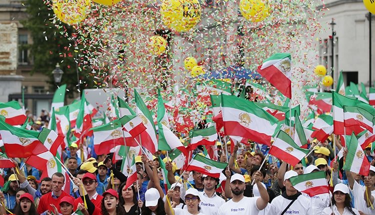 Les manifestantes iraniennes à Londres pour un changement de régime