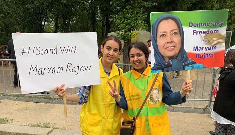 Des milliers de femmes iraniennes