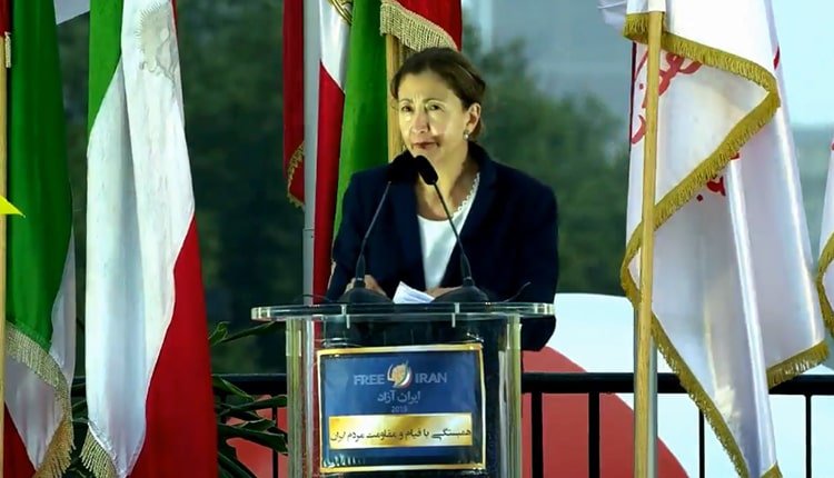 Des milliers de femmes iraniennes participent à la marche pour un Iran libre à Berlin