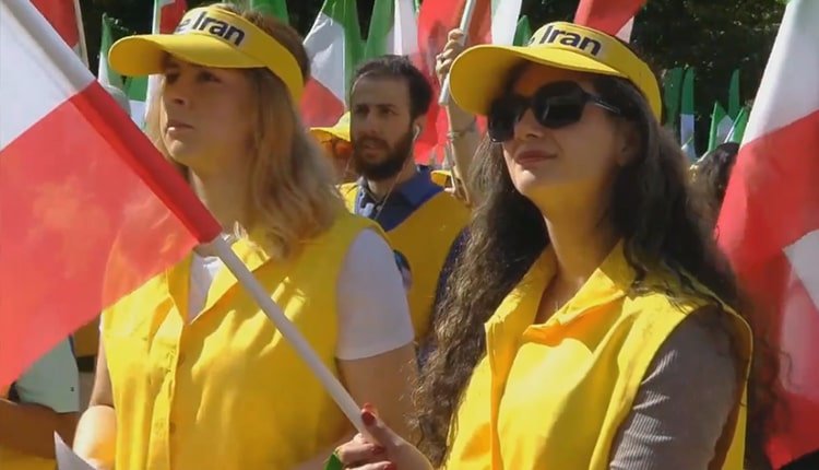 Les femmes iraniennes apporté leur soutien à Mme Maryam Radjavi, Présidente élue du Conseil national de la Résistance iranienne et à son plan en dix points pour l'Iran de demain. 