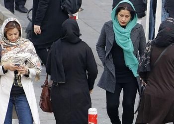 Nouveau plan visant à renforcer la répression des femmes “mal-voilées” en Iran