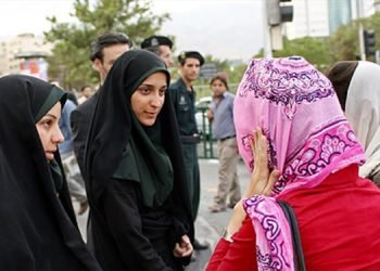 Imposer le voile obligatoire, “un devoir légal” pour la police en Iran