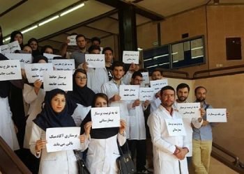 Au moins 4 000 infirmières quittent la profession chaque année en Iran