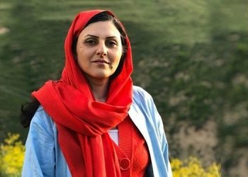 Golrokh Iraee détenue à Qarchak après une journée en prison à Téhéran