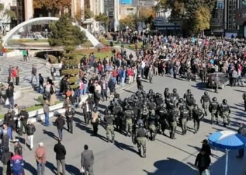 Manifestations dans 75 villes d’Iran, le régime souligne le rôle des femmes