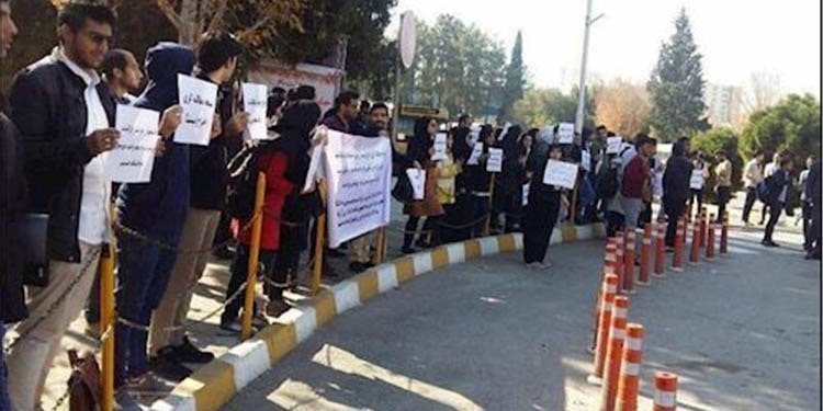 Les étudiants de l'université des sciences et des technologies de Téhéran ont également 