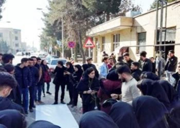 Les étudiantes iraniennes ouvrent la voie à la suite des manifestations