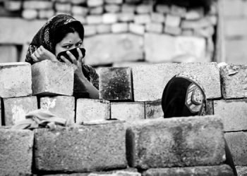 La pauvreté pousse les mères chefs de famille vers les bidonvilles en Iran