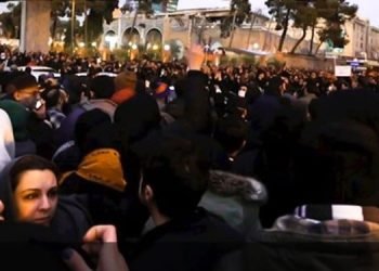 Vina Houshangi et une fillette tuées lors du soulèvement de novembre en Iran