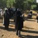 Les mères des victimes du massacre de 1988 se recueillent sur les fosses communes