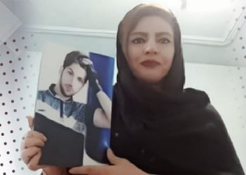 Farzaneh Ansarifar cherche à obtenir justice pour son frère, bien qu'elle soit poursuivie