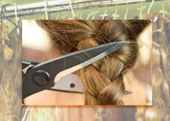 Vente de cheveux – les cheveux blonds d’une fille en échange d’une tablette usagée