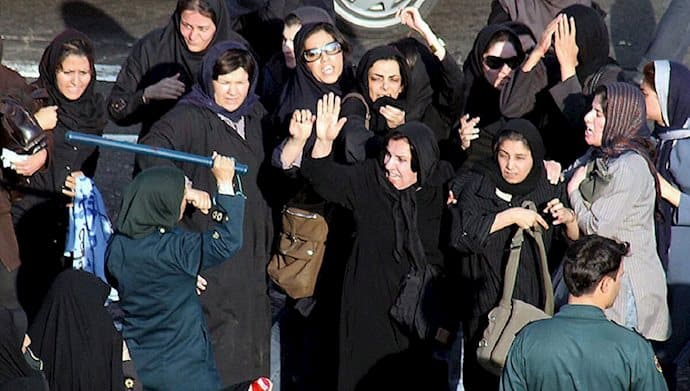Des restrictions plus strictes des lois sur le hijab en tête du programme du gouvernement Raïssi