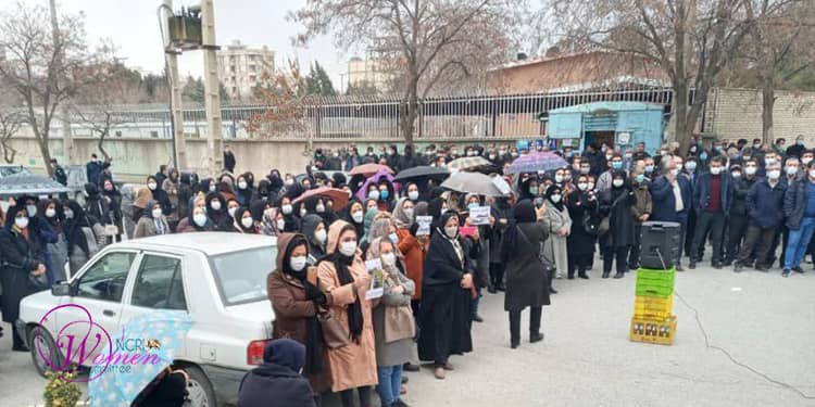 Protestations des enseignants iraniens dans plus de 100 villes