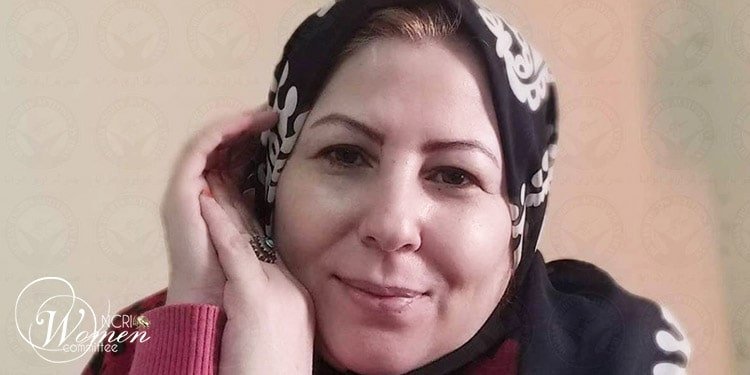 Une professeure condamnée à la prison pour avoir fleuri des tombes de victimes d'exécutions