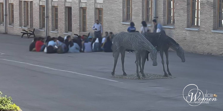 Offrir le maghna'eh aux étudiants de l'université d'art