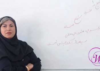 Kowkab Badaghi est temporairement renvoyée de son poste d'enseignante