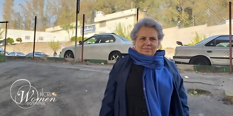 La journaliste Saeedeh Shafiei se rend à la prison d'Evin pour purger sa peine