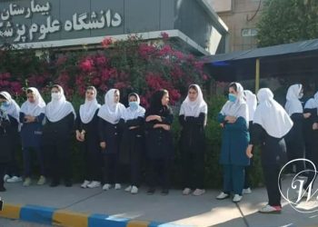 Les infirmières iraniennes manifestent contre les heures supplémentaires forcées et bien d'autres choses encore