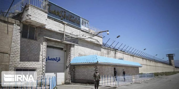 Prison de Qezel Hesar : Agression flagrante de l'épouse d'un prisonnier politique