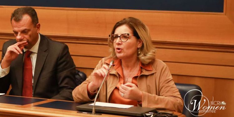 La sénatrice Gisela Naturale soutient les femmes iraniennes