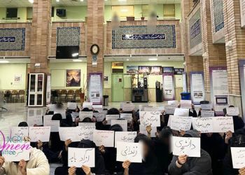 Des étudiants d’université manifestent et affrontent les forces du Bassidj