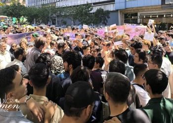Manifestations en Iran : étudiants et infirmières dans la rue
