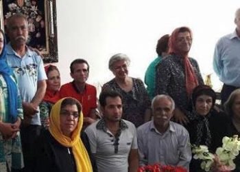 Mothers visit former political prisoner