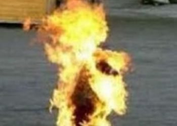 Young woman burns herself in downtown Tehran