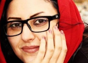 Golrokh Iraee boycotted the elections from inside jail cel