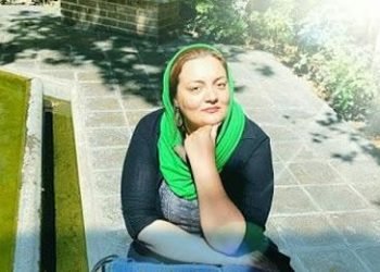 Mahsa Roj'ati is suffering in solitary confinement