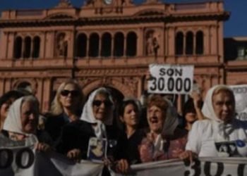 Mothers in Argentina march to remember, four decades on