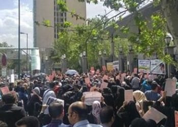 Women protest against Caspian Credit Institute