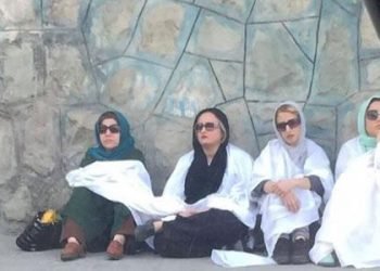 Four activist women arrested in front of Evin