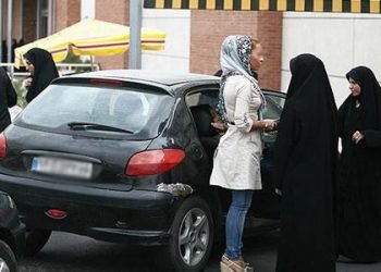 Tehran’s Friday prayer leader stresses confronting women in cars