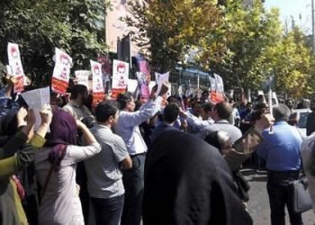 Women demand freedom of imprisoned unionist