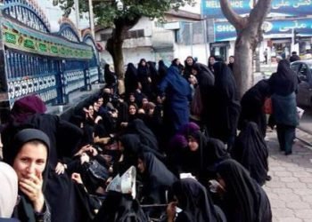 Women teachers’ protest in Gilan went on in the night