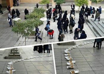 Girl students protest school’s horrible food quality