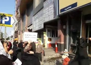 Furious protests by plundered women in Rasht, Ahvaz, Mashhad