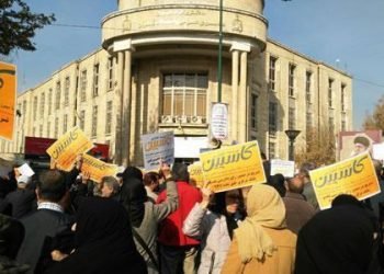 Major protest by plundered women and men outside the Judiciary