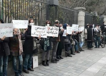 Women protest air pollution, university restrictions