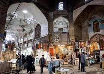 Bazaar businessmen admire women’s role in the uprising