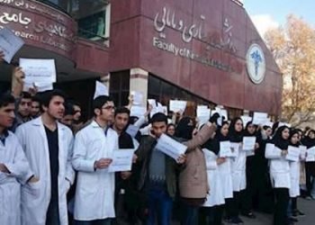 Persian Gulf Hospital staff stage protest in Boushehr