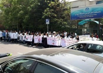Graduates, students of laboratory sciences stage protest
