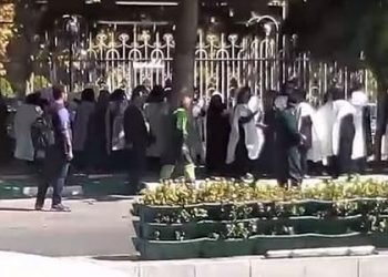 Women wear shrouds and protests against Shandiz in Mashhad